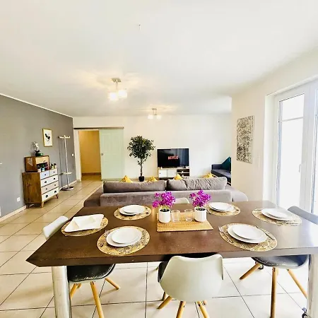 Lejlighed Fully-equipped Two Bedroom Near Station