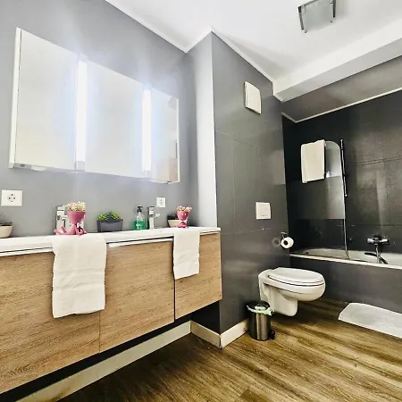 Fully-equipped Two Bedroom Near Station Appartamento *