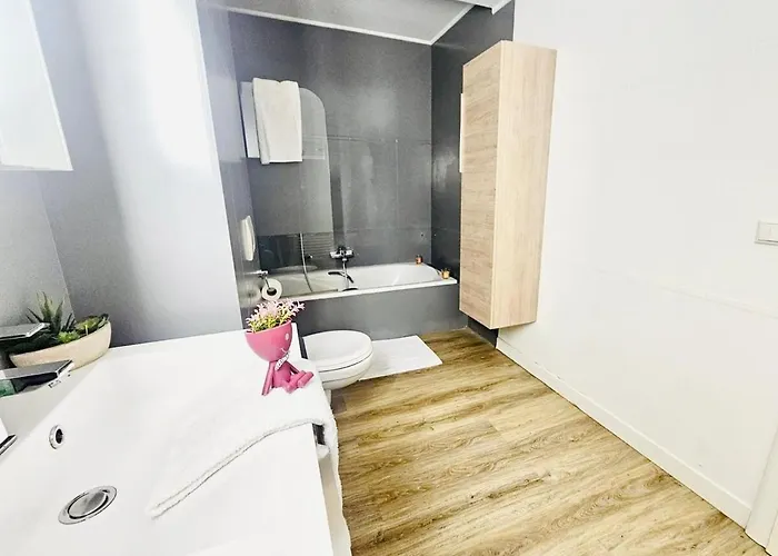 דירה Fully-equipped Two Bedroom Near Station